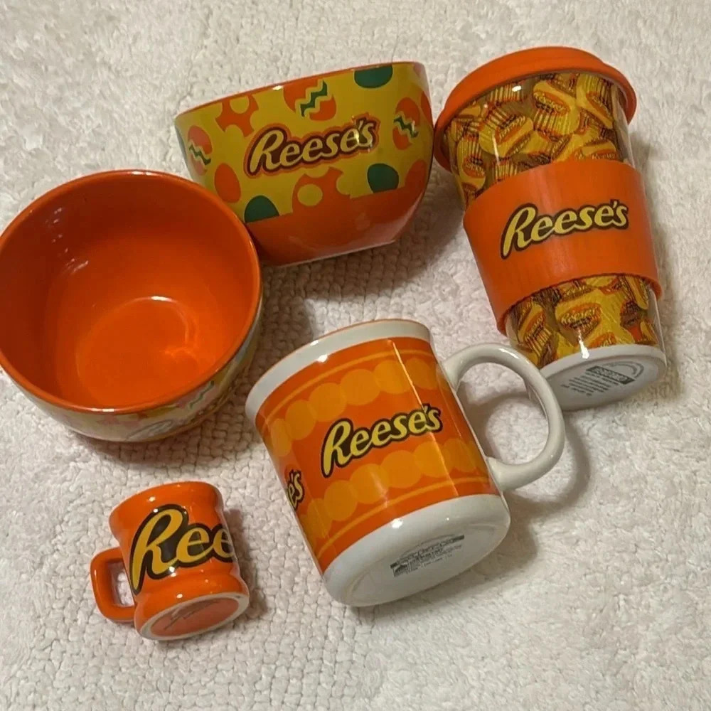 Reese’s Peanut Butter & Chocolate Hershey’s Candy Bundle Collectibles/Cups Lot